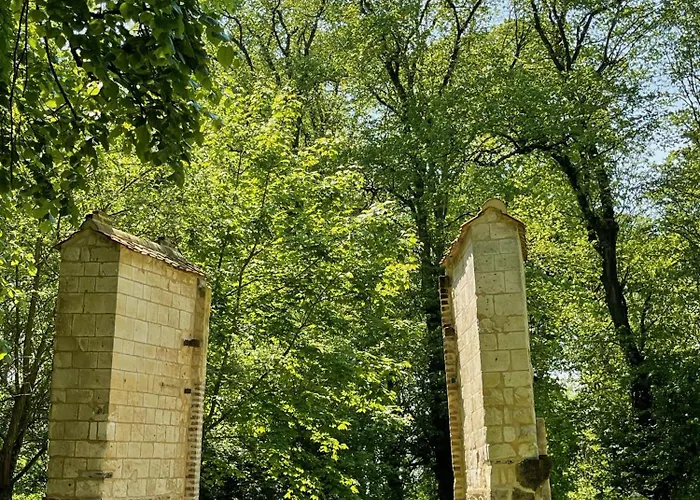 Domaine De Fresnoy Bed and breakfast 3*